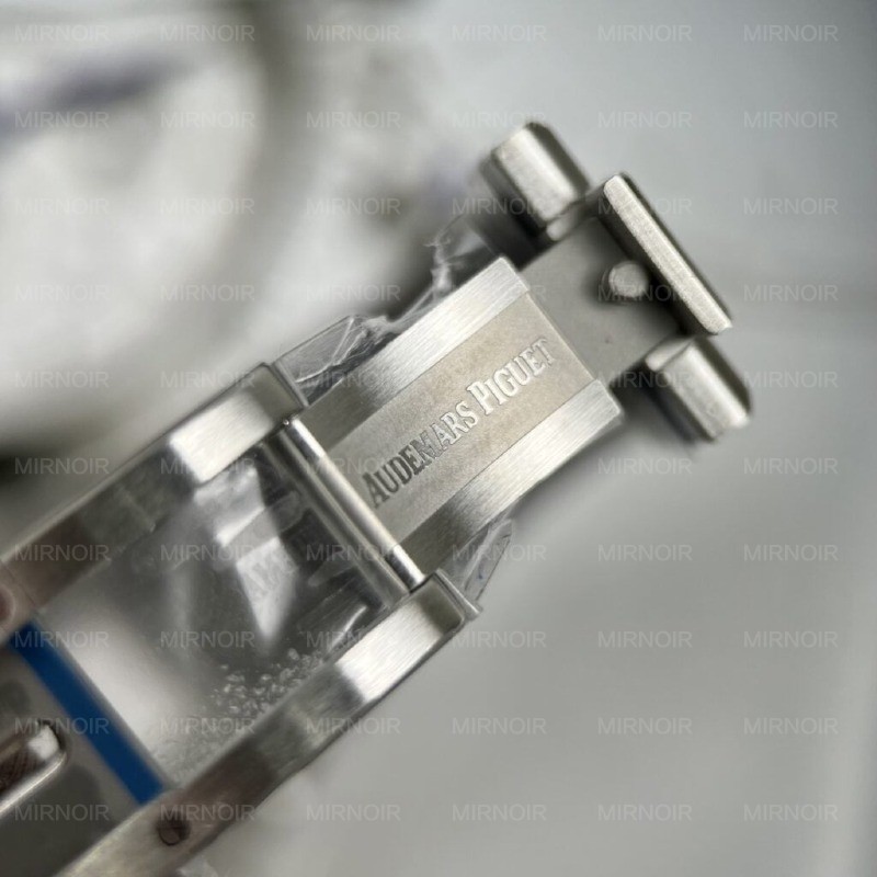 Dong-Ho-Audemars-Piguet-Royal-Oak-15412BC-Skeleton-Do-Moissanite-3.jpg