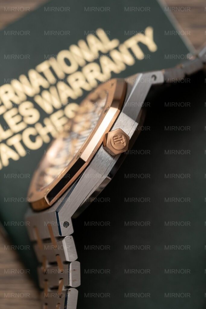 Dong-Ho-Audemars-Piguet-Royal-Oak-15400-Demi-Rose-Replica-ZF-Factory-41mm-7-1-683x1024.jpg