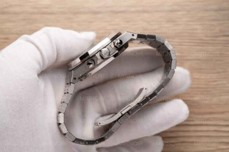 Dong-Ho-Audemars-Piguet-Royal-Oak-26331ST-Replica-11-Mat-Den-4-1024x683.jpg