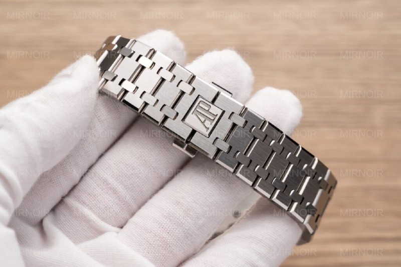 Dong-Ho-Audemars-Piguet-Royal-Oak-26331ST-Replica-11-Mat-Den-6-1024x683.jpg