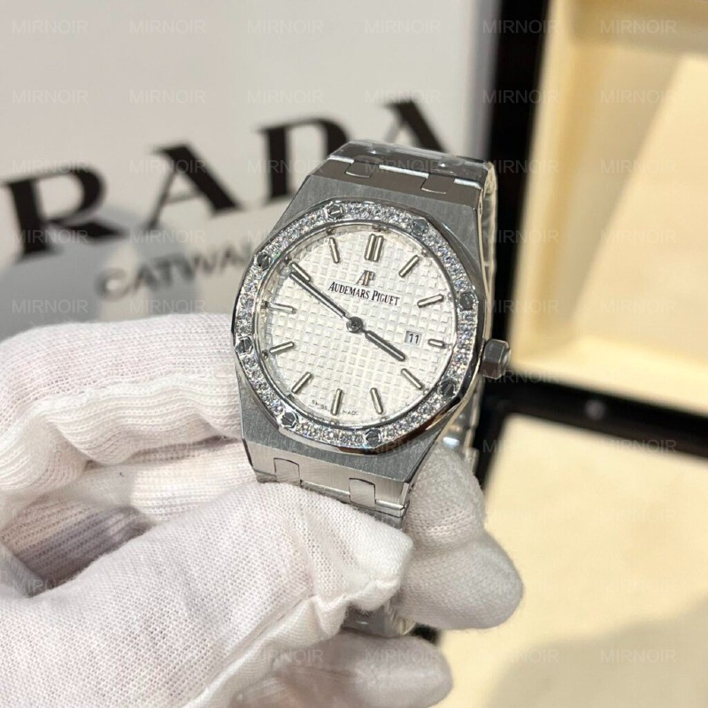 Dong-Ho-Audemars-Piguet-Nu-Mat-Trang-May-Pin-33mm-1-1024x1024.jpg