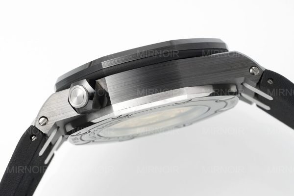 Dong-Ho-Audemars-Piguet-Che-Tac-Royal-Oak-Offshore-Diver-15707CE-Gom-Den-42mm-5.jpg