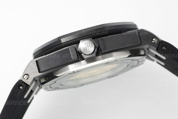 Dong-Ho-Audemars-Piguet-Che-Tac-Royal-Oak-Offshore-Diver-15707CE-Gom-Den-42mm-4.jpg
