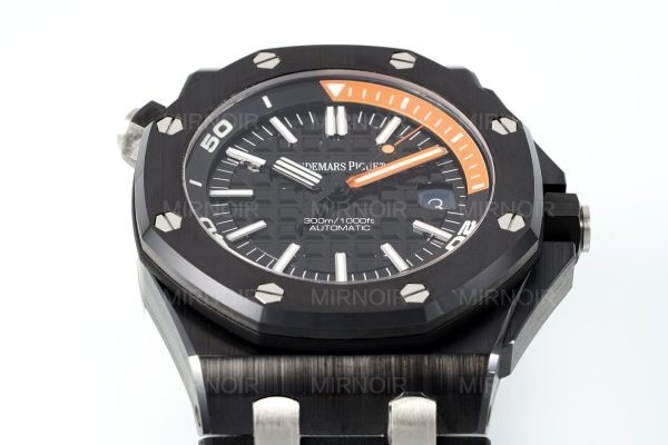 Dong-Ho-Audemars-Piguet-Che-Tac-Royal-Oak-Offshore-Diver-15707CE-Gom-Den-42mm-7.jpg