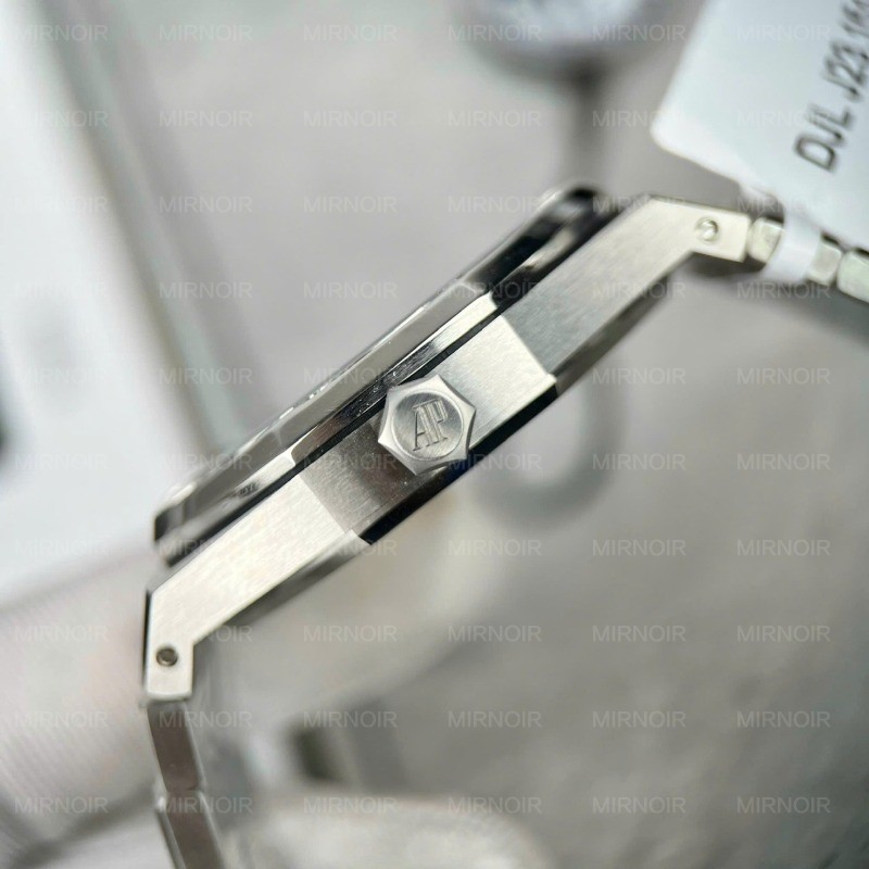 Dong-Ho-Audemars-Piguet-Royal-Oak-Dinh-Kim-Moissanite-AP15500-41mm-4.jpg