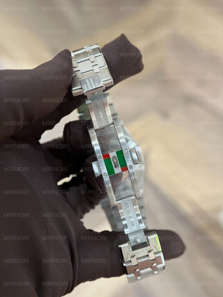 Dong-Ho-Audemars-Piguet-Royal-Oak-26574ST-Replica-11-Mau-Den-41mm-5-768x1024.jpg
