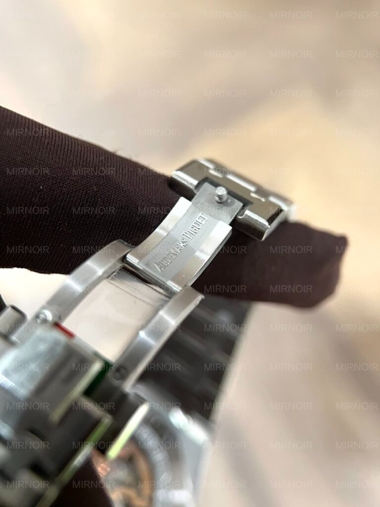 Dong-Ho-Audemars-Piguet-Royal-Oak-26574ST-Replica-11-Mau-Den-41mm-6-768x1024.jpg