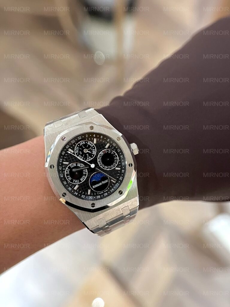 Dong-Ho-Audemars-Piguet-Royal-Oak-26574ST-Replica-11-Mau-Den-41mm-7-768x1024.jpg
