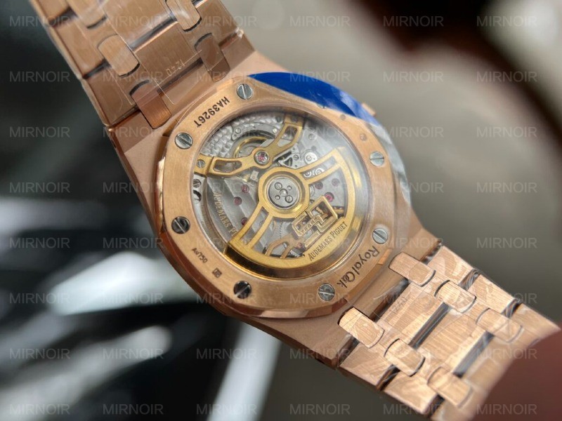 Dong-Ho-Audemars-Piguet-Replica-11-Royal-Oak-15202OR-Jumbo-39mm-2.jpg
