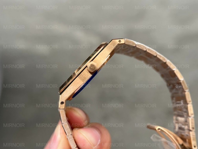 Dong-Ho-Audemars-Piguet-Replica-11-Royal-Oak-15202OR-Jumbo-39mm-3.jpg