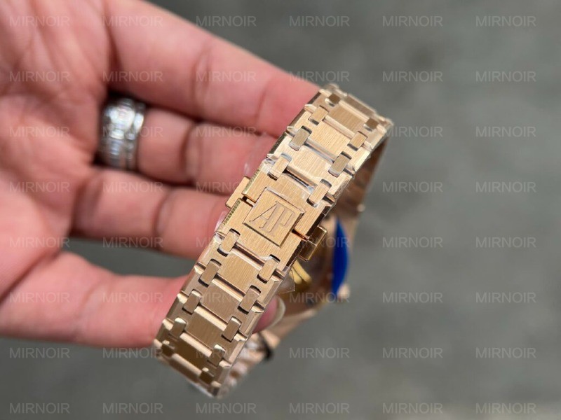 Dong-Ho-Audemars-Piguet-Replica-11-Royal-Oak-15202OR-Jumbo-39mm-4.jpg