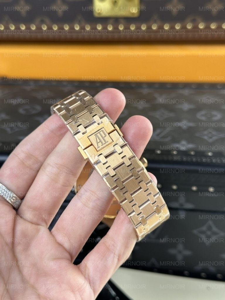 Dong-Ho-Audemars-Piguet-Replica-11-Royal-Oak-15400OR-Mat-Den-41mm-1-768x1024.jpg