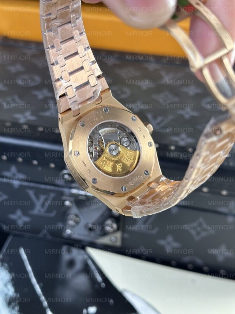 Dong-Ho-Audemars-Piguet-Replica-11-Royal-Oak-15400OR-Mat-Den-41mm-3-768x1024.jpg
