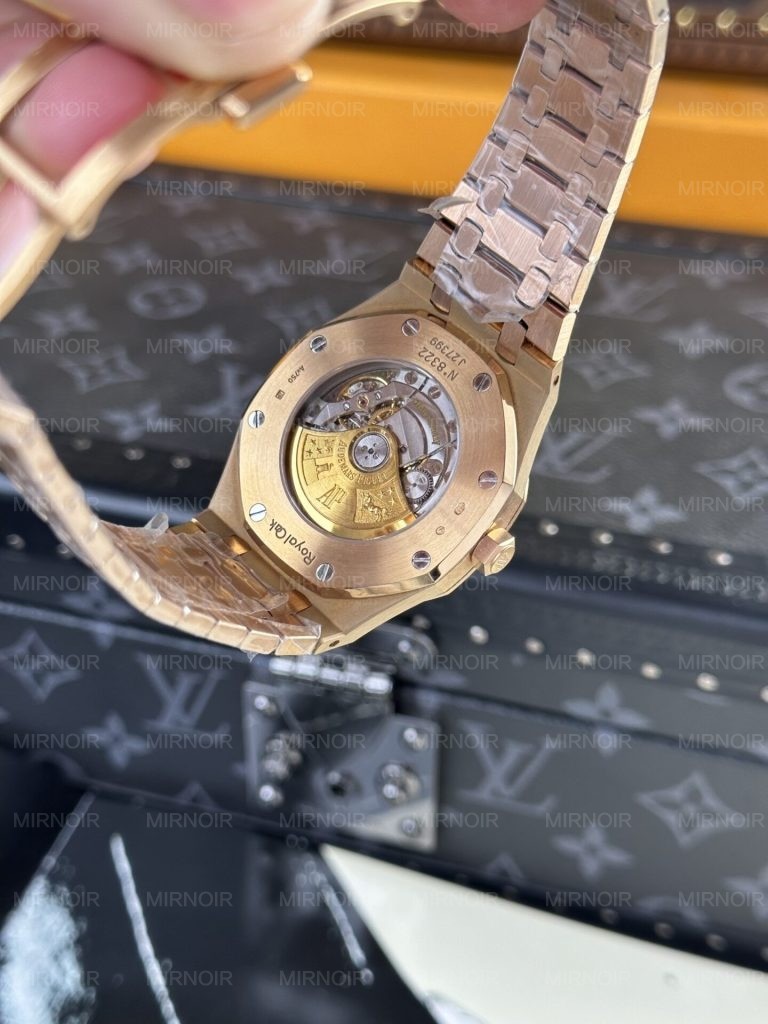 Dong-Ho-Audemars-Piguet-Replica-11-Royal-Oak-15400OR-Mat-Den-41mm-4-768x1024.jpg