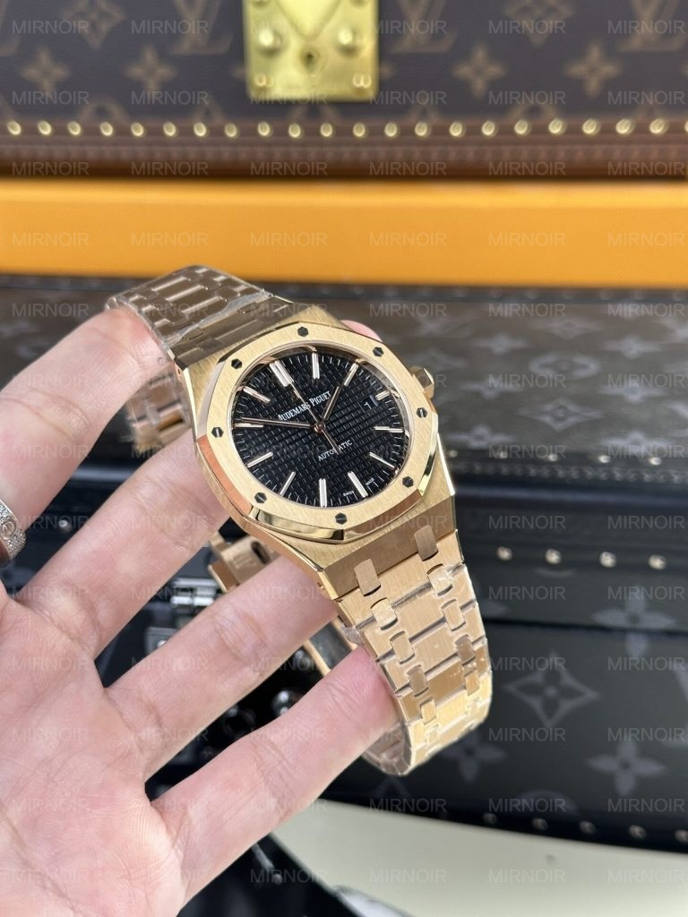 Dong-Ho-Audemars-Piguet-Replica-11-Royal-Oak-15400OR-Mat-Den-41mm-8-768x1024.jpg