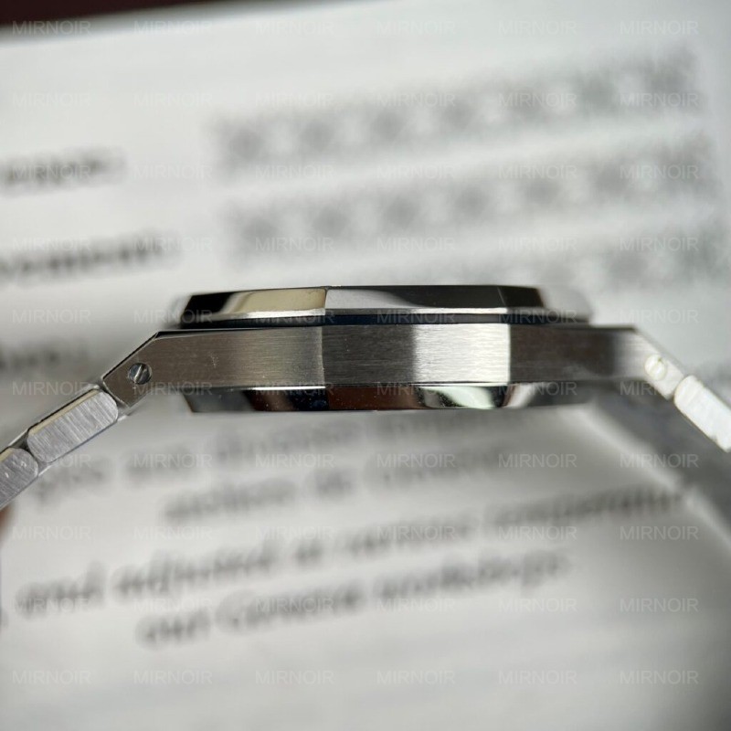 Dong-Ho-Audemars-Piguet-Royal-Oak-Replica-Cao-Cap-Mat-Xanh-34mm-1.jpg
