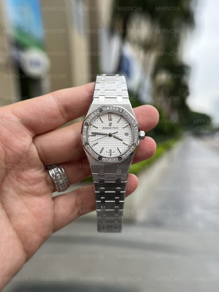 Dong-Ho-Audemars-Piguet-Royal-Oak-Che-Tac-Day-Kim-Loai-Nu-34mm-1-768x1024.jpg