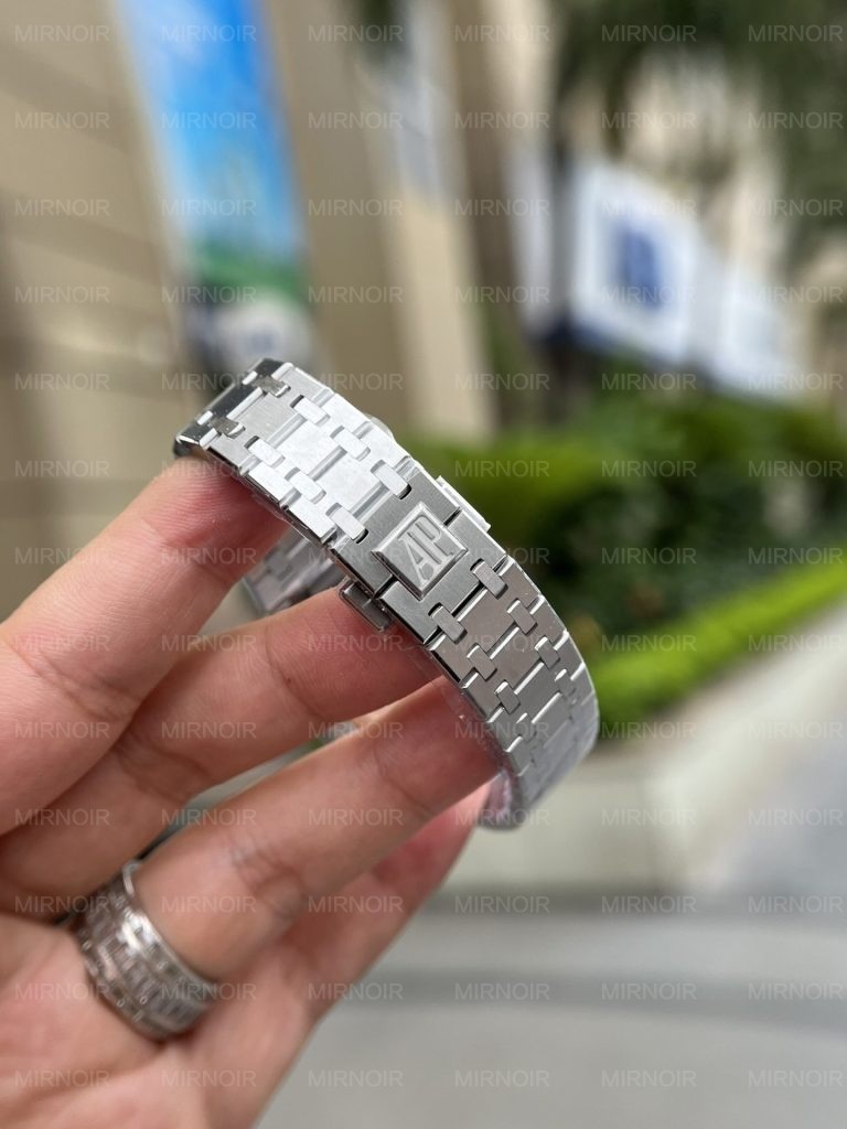 Dong-Ho-Audemars-Piguet-Royal-Oak-Rep-11-Mat-Xanh-Day-Thep-Nu-34mm-1-768x1024.jpg