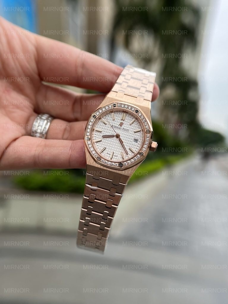 Dong-Ho-Audemars-Piguet-Royal-Oak-Che-Tac-Nu-May-Co-Dinh-Da-2-768x1024.jpg