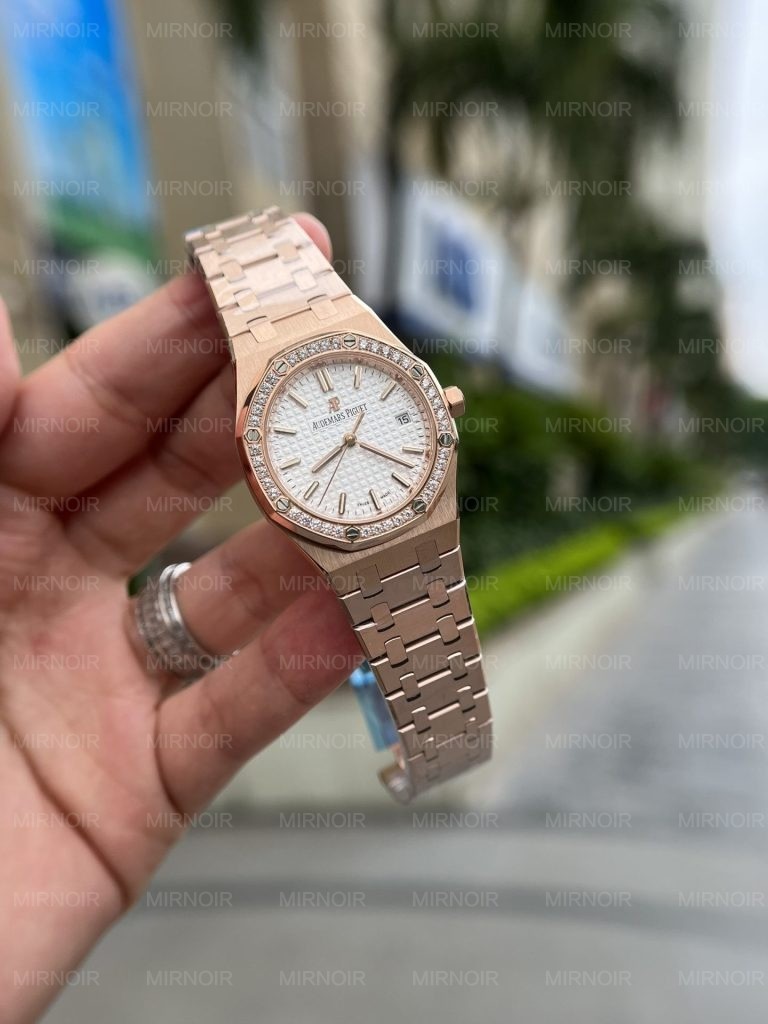Dong-Ho-Audemars-Piguet-Royal-Oak-Che-Tac-Nu-May-Co-Dinh-Da-3-768x1024.jpg