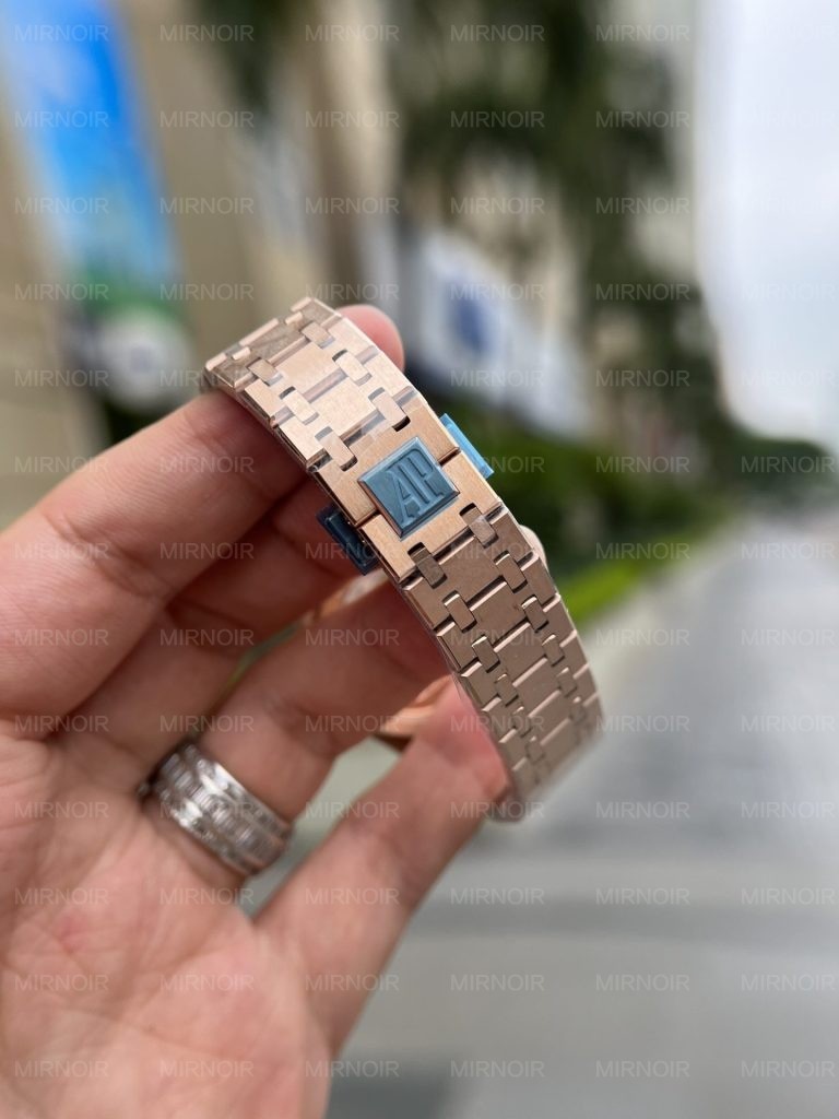 Dong-Ho-Audemars-Piguet-Royal-Oak-Che-Tac-Nu-May-Co-Dinh-Da-5-768x1024.jpg