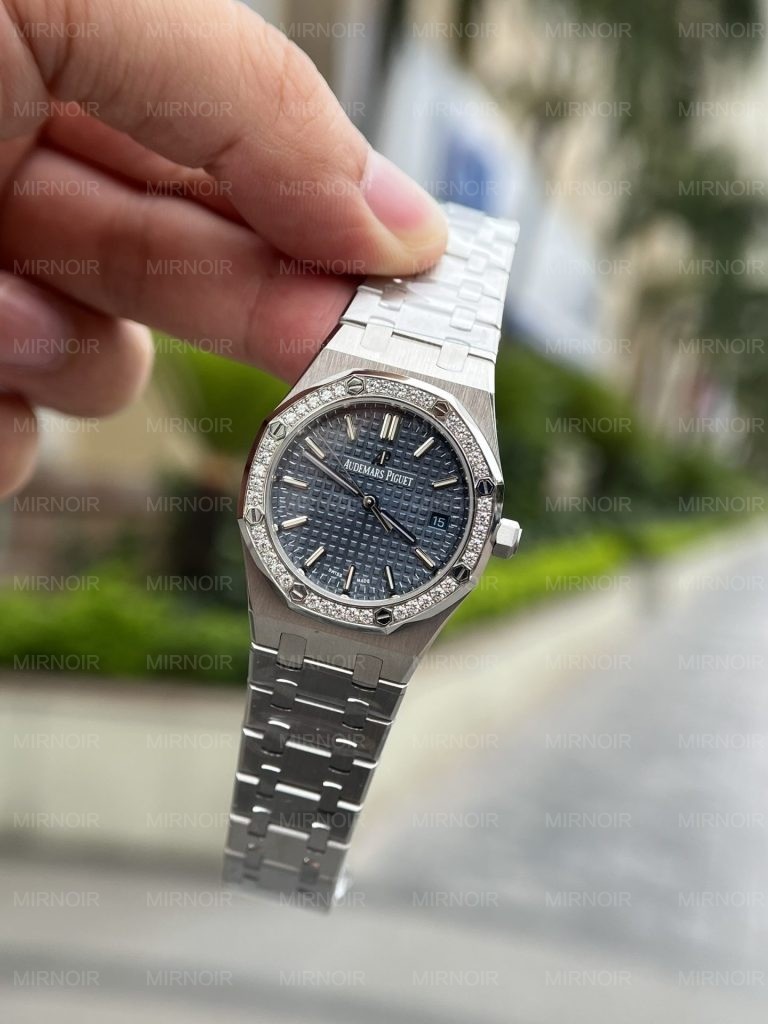 Dong-Ho-Audemars-Piguet-Royal-Oak-Rep-11-Mat-Xanh-Day-Thep-Nu-34mm-2-768x1024.jpg