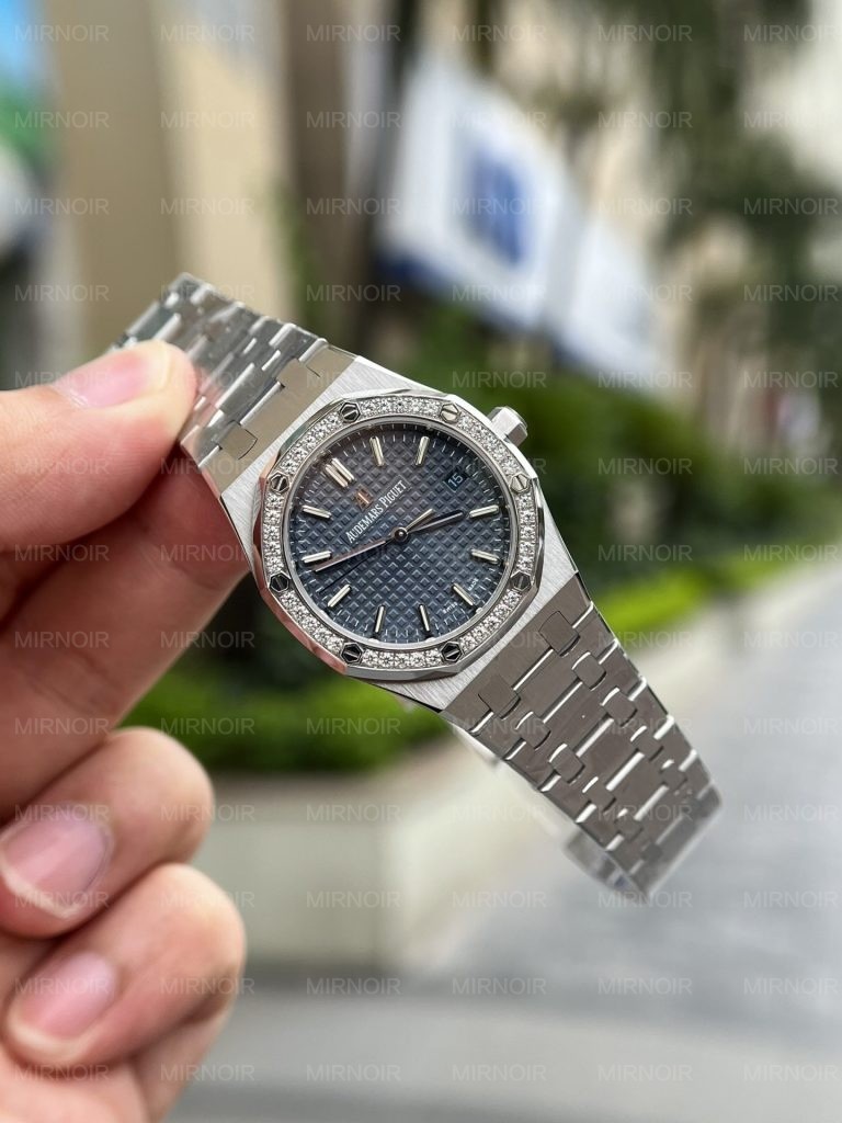 Dong-Ho-Audemars-Piguet-Royal-Oak-Rep-11-Mat-Xanh-Day-Thep-Nu-34mm-3-768x1024.jpg
