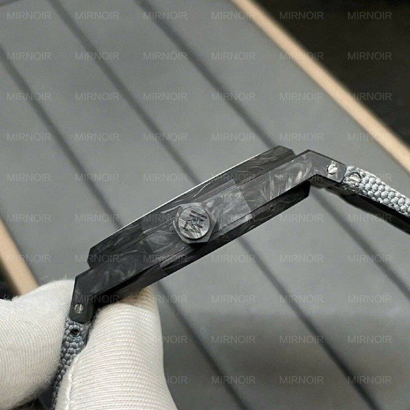 Dong-Ho-Audemars-Piguet-Royal-Oak-15400-Che-Tac-Carbon-Sieu-Nhe-41mm-3-1024x1024.jpg