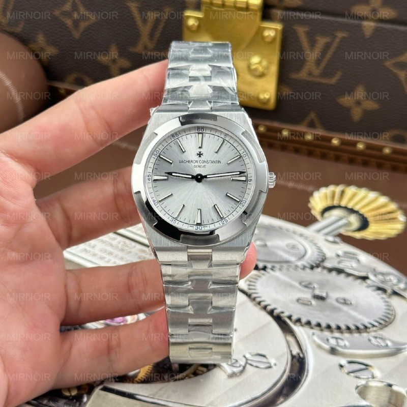 Dong-Ho-Vacheron-Constantin-Overseas-Ultra-Thin-2000V-Che-Tac-Mat-Trang-May-Co-Thuy-Sy-Xuong-8F-40mm-1-1024x1024.jpg