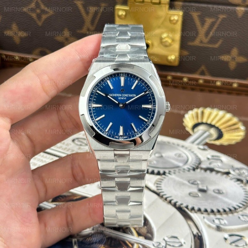 Dong-Ho-Vacheron-Constantin-Overseas-Ultra-Thin-2000V-Rep-11-Mat-Xanh-Duong-May-Co-Thuy-Sy-Xuong-8F-40mm-1-1024x1024.jpg