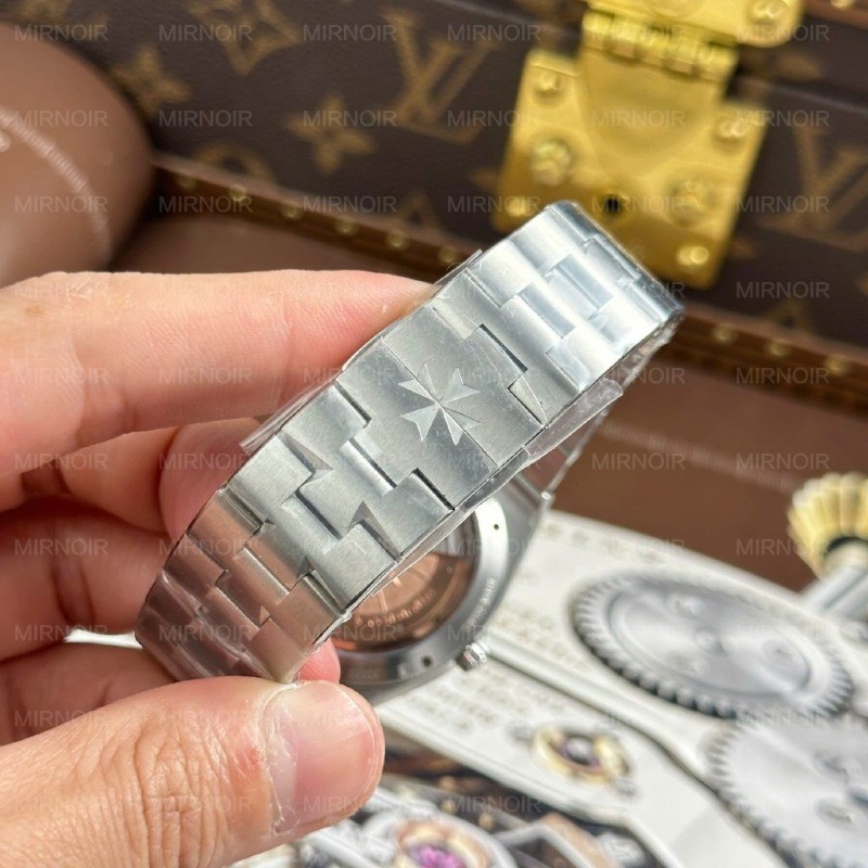 Dong-Ho-Vacheron-Constantin-Overseas-Ultra-Thin-2000V-Replica-11-Mat-Xam-May-Co-Thuy-Sy-Xuong-8F-40mm-2-1024x1024.jpg