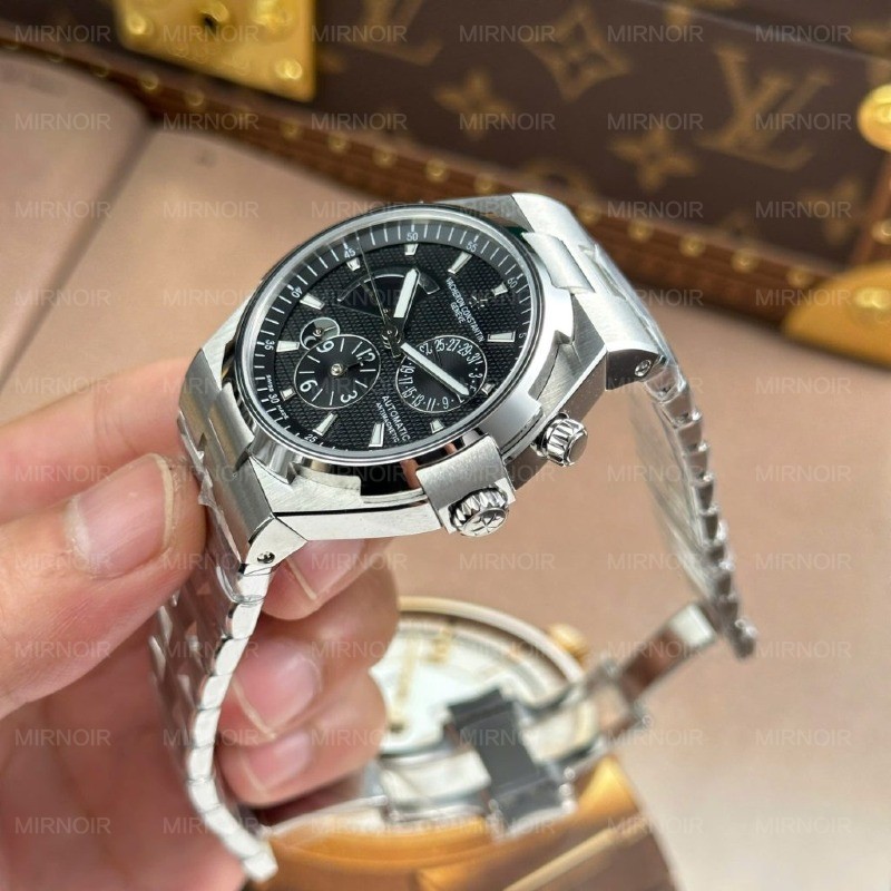 Dong-Ho-Vacheron-Constantin-Replica-11-Overseas-Dual-Time-47450-Mat-Den-Xuong-9F-42mm-3-1024x1024.jpg