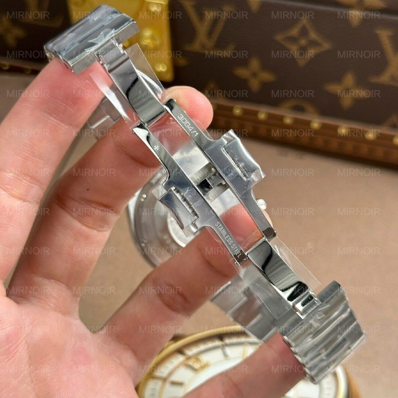 Dong-Ho-Vacheron-Constantin-Replica-11-Overseas-Dual-Time-47450-Mat-Den-Xuong-9F-42mm-10-1024x1024.jpg