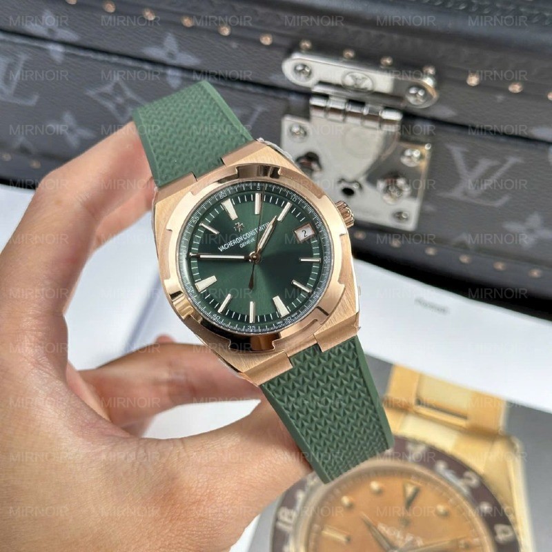 Dong-Ho-Vacheron-Constantin-Replica-11-Overseas-4500V-Mau-Xanh-La-Cay-Day-Cao-Su-41mm-1-1024x1024.jpg