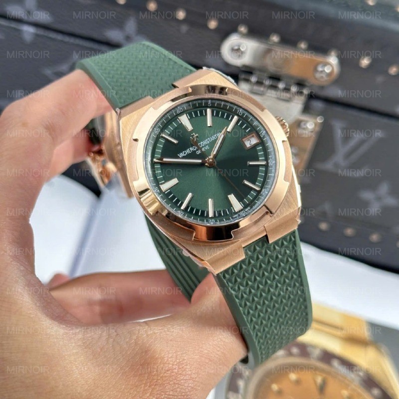 Dong-Ho-Vacheron-Constantin-Replica-11-Overseas-4500V-Mau-Xanh-La-Cay-Day-Cao-Su-41mm-3-1024x1024.jpg