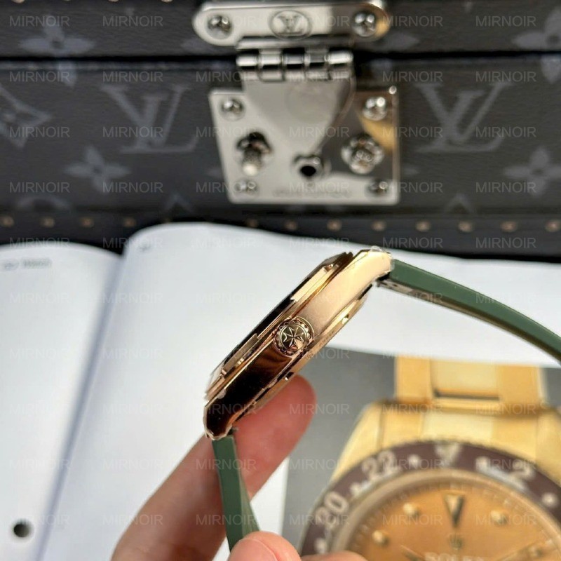 Dong-Ho-Vacheron-Constantin-Replica-11-Overseas-4500V-Mau-Xanh-La-Cay-Day-Cao-Su-41mm-7-1024x1024.jpg