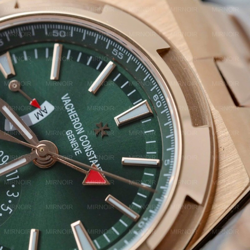 Dong-Ho-Vacheron-Constantin-Overseas-Dual-Time-7920V-Replica-11-Mat-Xanh-Green-41mm-5-1024x1024.jpg