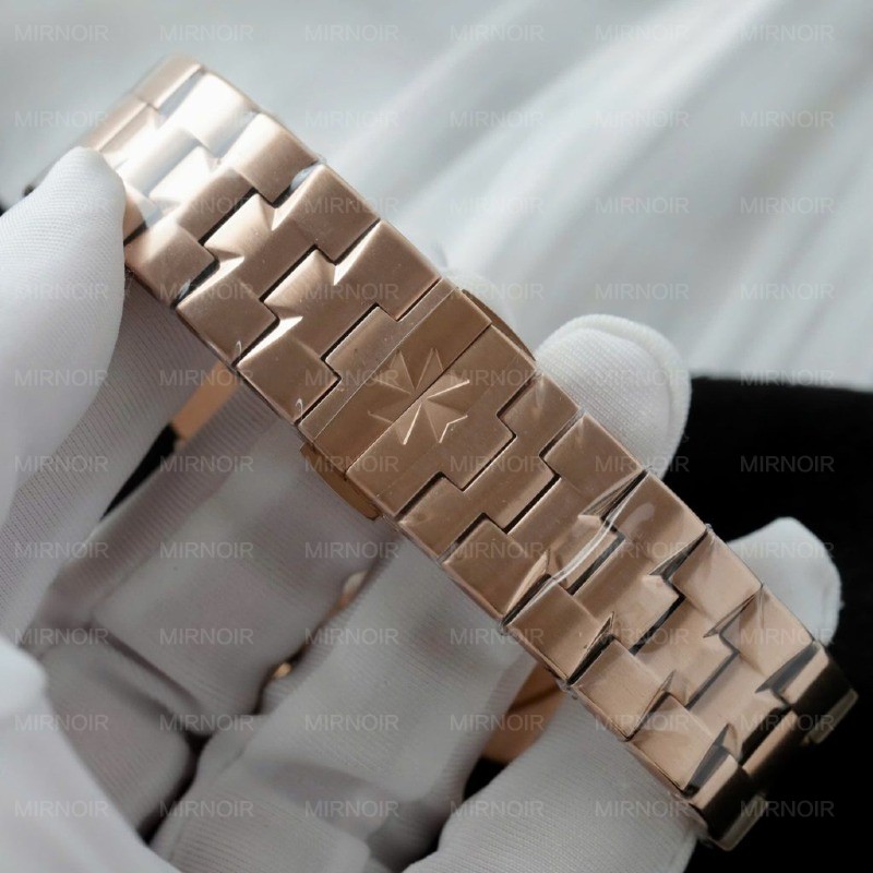 Dong-Ho-Vacheron-Constantin-Overseas-Dual-Time-7920V-Replica-11-Mat-Xanh-Green-41mm-10-1024x1024.jpg