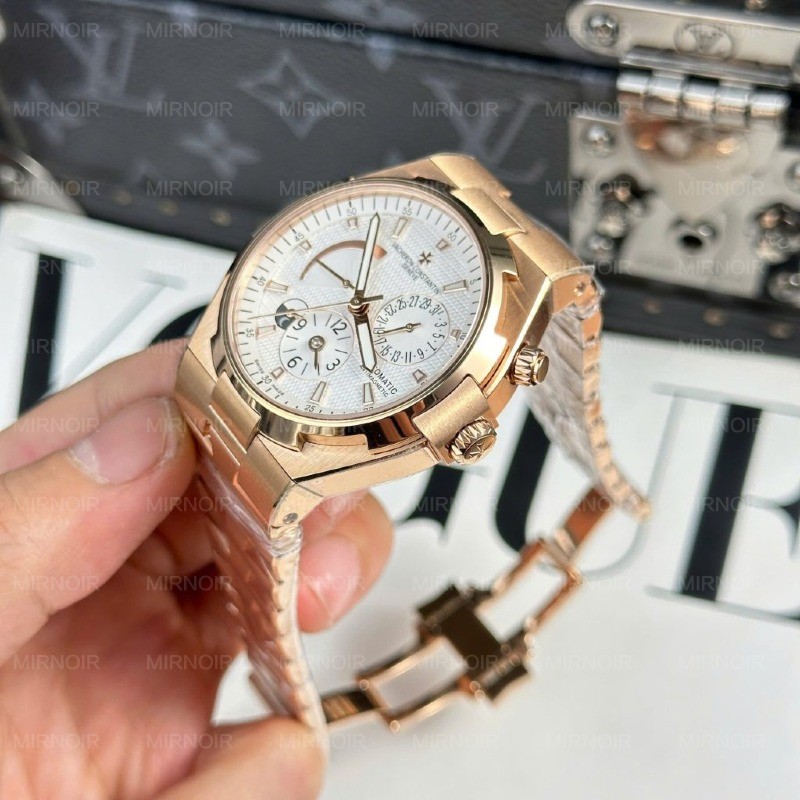 Dong-Ho-Vacheron-Constantin-Overseas-Dual-Time-47450-Che-Tac-Mat-Trang-9F-42mm-4-1024x1024.jpg