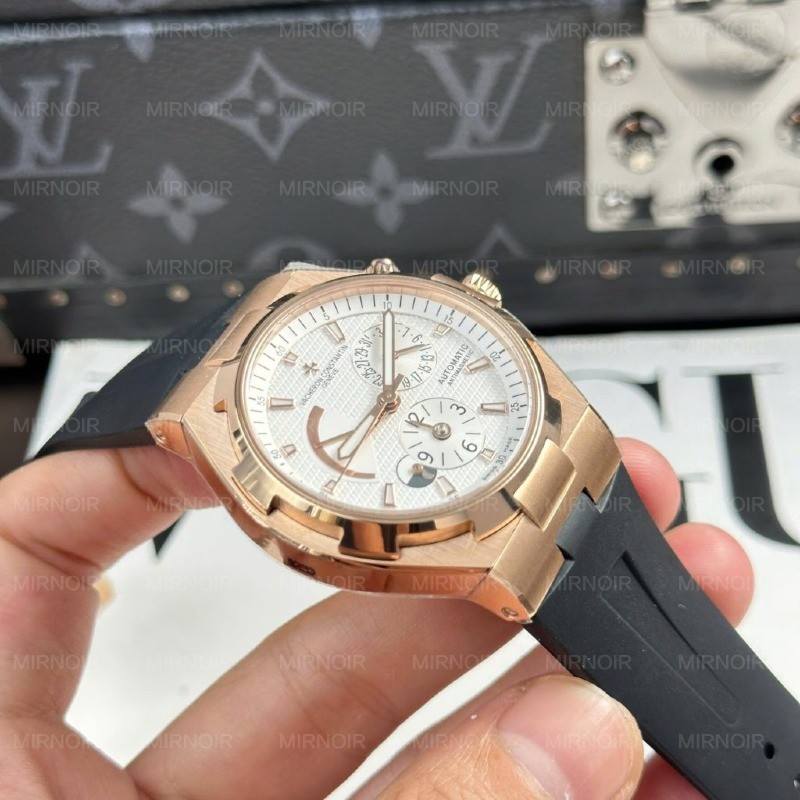Dong-Ho-Vacheron-Constantin-Replica-11-Overseas-Dual-Time-47450-Ma-Vang-Hong-Xuong-9F-42mm-5-1024x1024.jpg