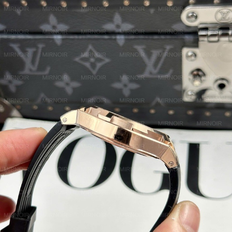 Dong-Ho-Vacheron-Constantin-Replica-11-Overseas-Dual-Time-47450-Ma-Vang-Hong-Xuong-9F-42mm-8-1024x1024.jpg