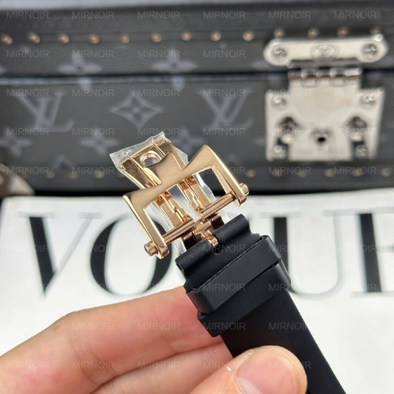 Dong-Ho-Vacheron-Constantin-Replica-11-Overseas-Dual-Time-47450-Ma-Vang-Hong-Xuong-9F-42mm-9-1024x1024.jpg