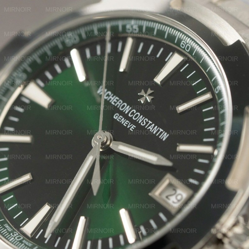 Dong-Ho-Vacheron-Constantin-Overseas-4500V-Replica-1-1-Mat-Xanh-La-Cay-Nha-May-PPF-41mm-2-1024x1024.jpg