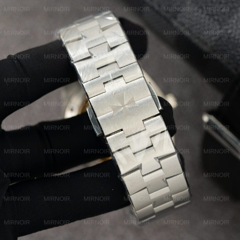 Dong-Ho-Vacheron-Constantin-Overseas-4500V-Replica-1-1-Mat-Xanh-La-Cay-Nha-May-PPF-41mm-5-1024x1024.jpg