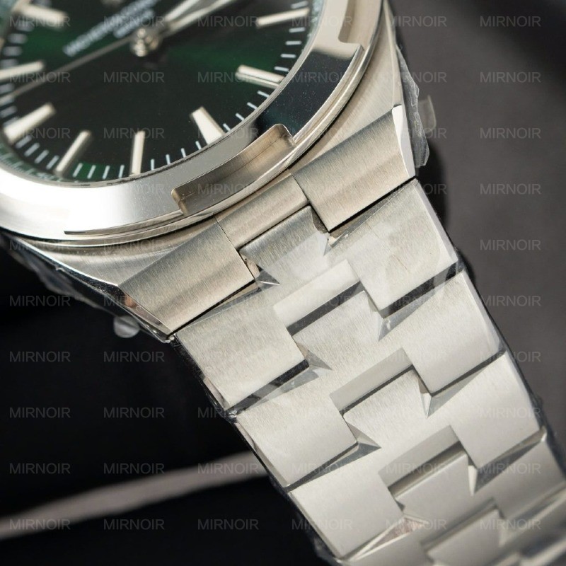Dong-Ho-Vacheron-Constantin-Overseas-4500V-Replica-1-1-Mat-Xanh-La-Cay-Nha-May-PPF-41mm-7-1024x1024.jpg