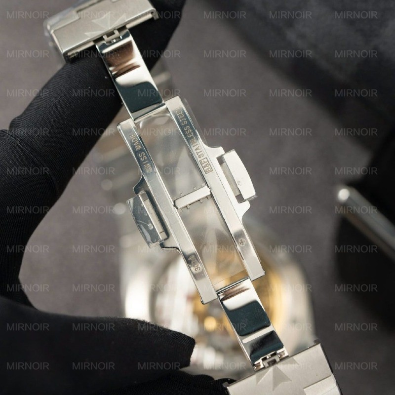 Dong-Ho-Vacheron-Constantin-Overseas-4500V-Replica-1-1-Mat-Xanh-La-Cay-Nha-May-PPF-41mm-10-1024x1024.jpg