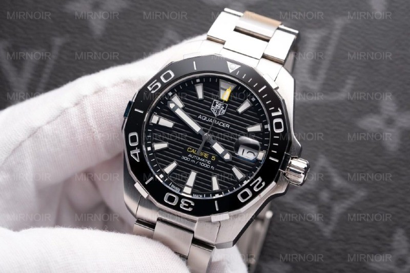Dong-Ho-Tag-Heuer-Aquarace-Replica-11-Mau-Den-Hoa-Tiet-Ke-41mm-1-1024x683.jpg
