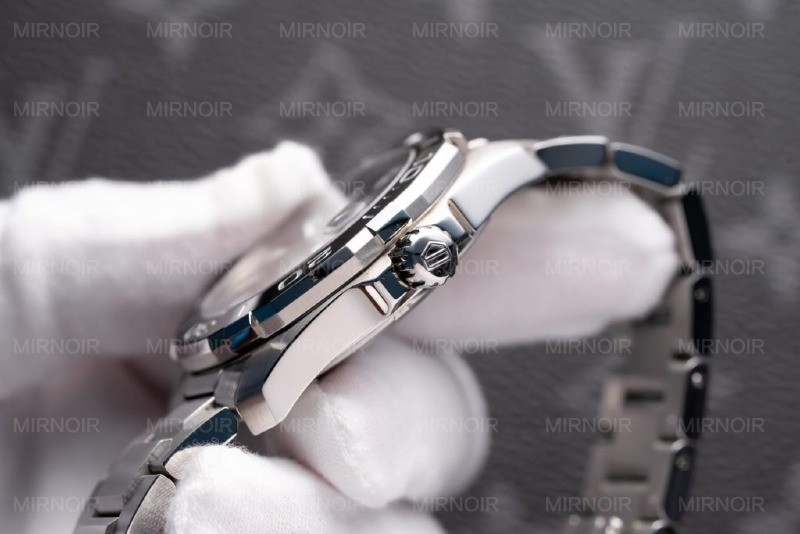 Dong-Ho-Tag-Heuer-Aquarace-Replica-11-Mau-Den-Hoa-Tiet-Ke-41mm-4-1024x683.jpg