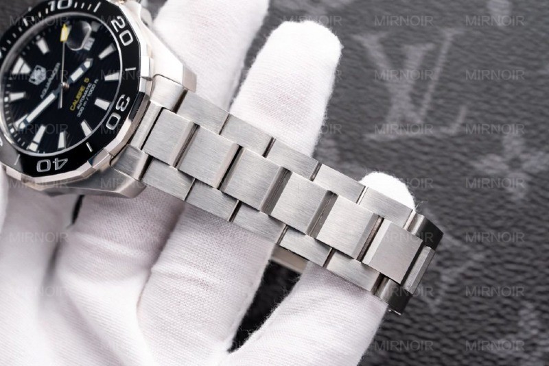 Dong-Ho-Tag-Heuer-Aquarace-Replica-11-Mau-Den-Hoa-Tiet-Ke-41mm-5-1024x683.jpg