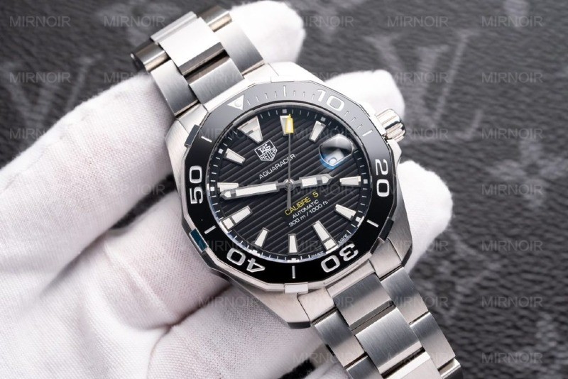 Dong-Ho-Tag-Heuer-Aquarace-Replica-11-Mau-Den-Hoa-Tiet-Ke-41mm-6-1024x683.jpg